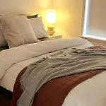 Spacious Unit In Convenient Location