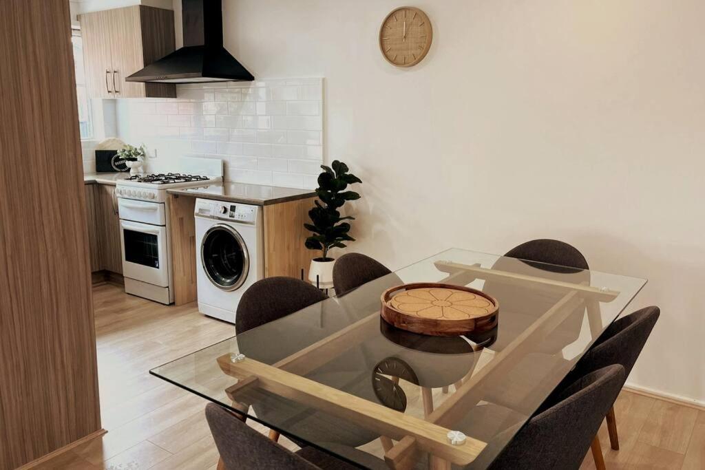 Spacious Unit In Convenient Location Holiday home Yarrawonga
