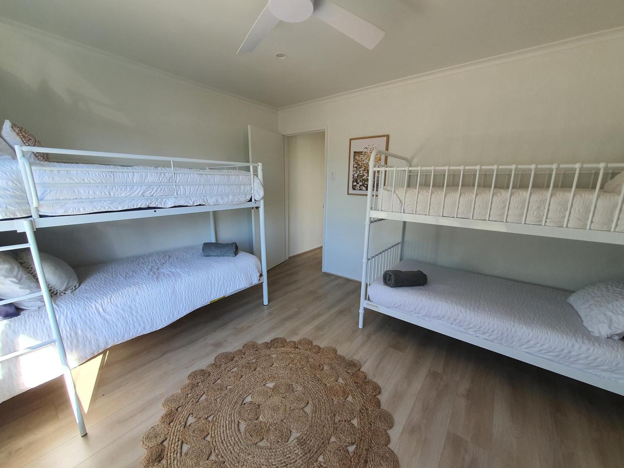 Spacious Unit In Convenient Location * Yarrawonga