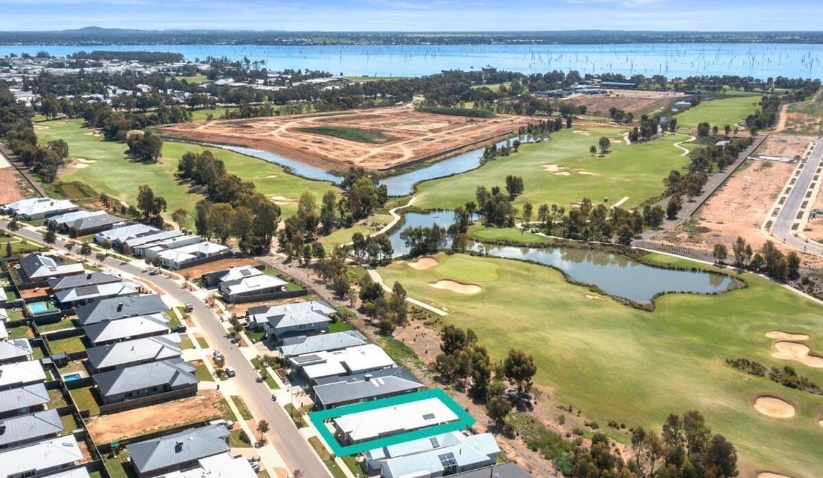 Paradise On The Fairway Holiday home