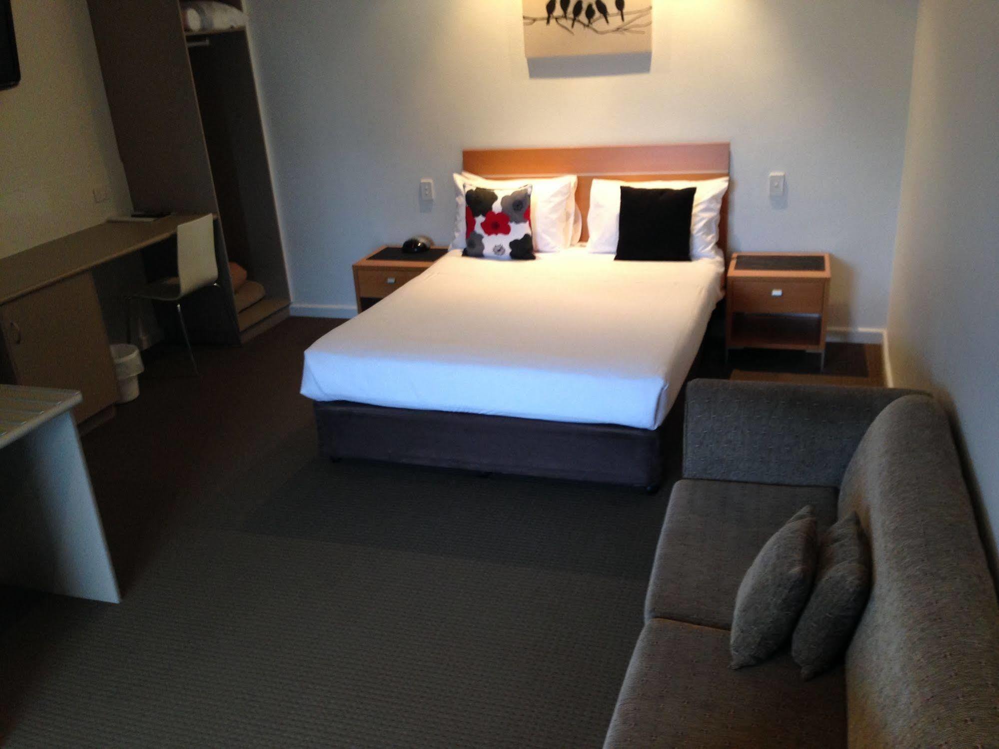 Burkes Motel